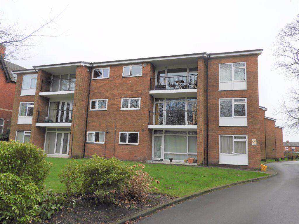 2 bedroom flat to rent preston