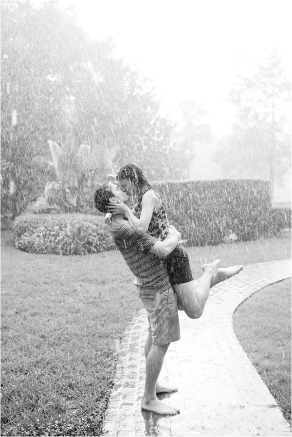 couple kissing in the rain images