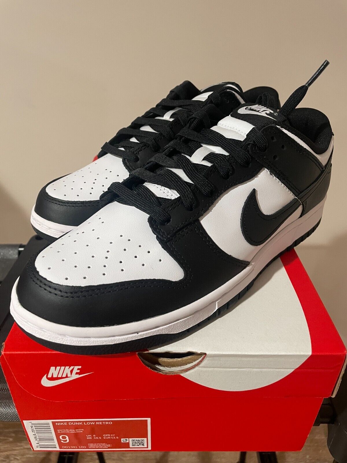 nike panda dunks size 9