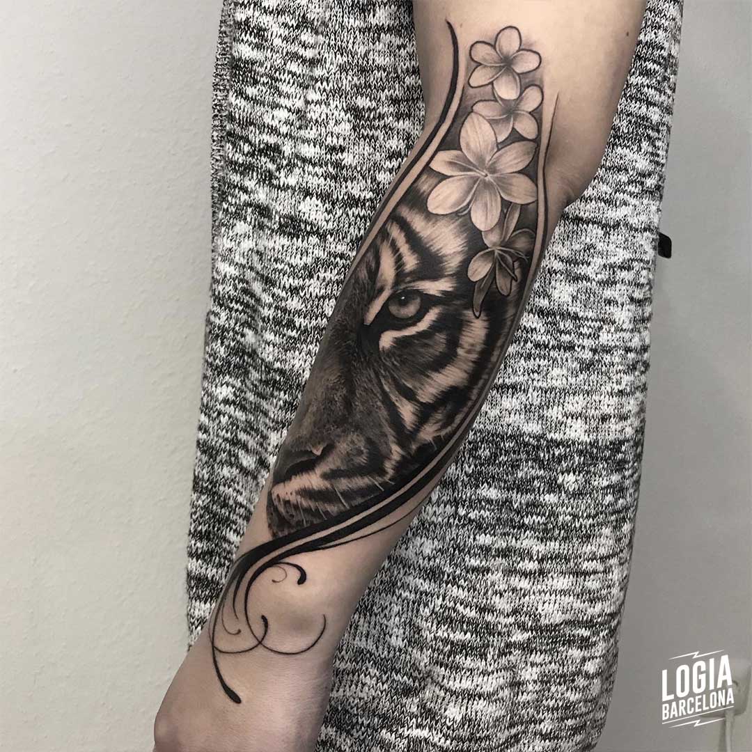 diseños tatuajes en el brazo para mujer
