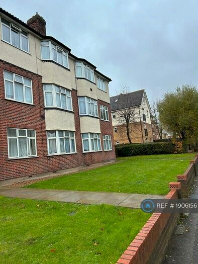 2 bedroom flats to rent in pinner