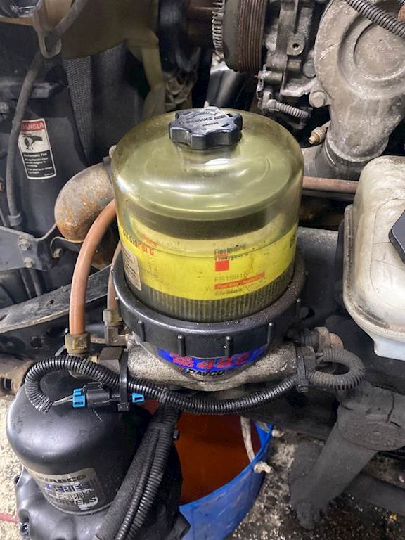 freightliner fuel water separator