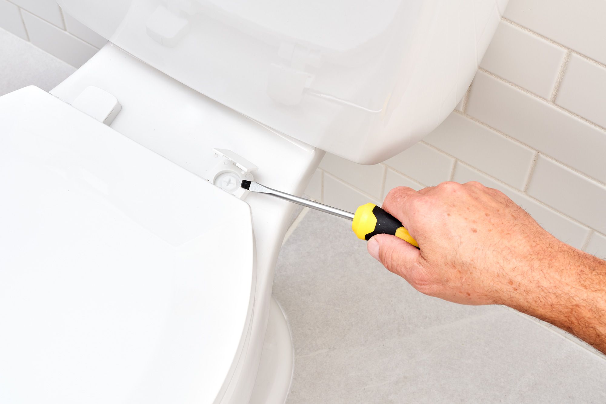 how to tighten toilet lid