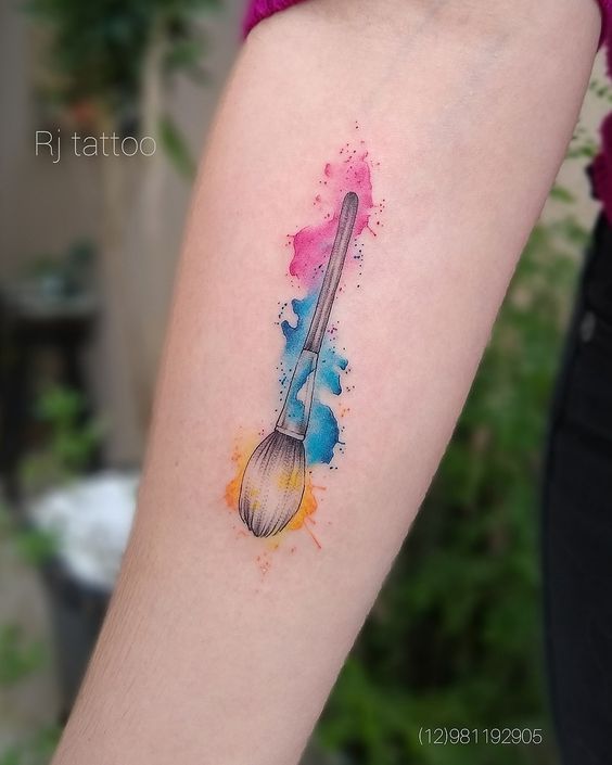 tatuajes de pinceles de uñas