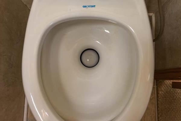 rv toilet bubbles when flushing