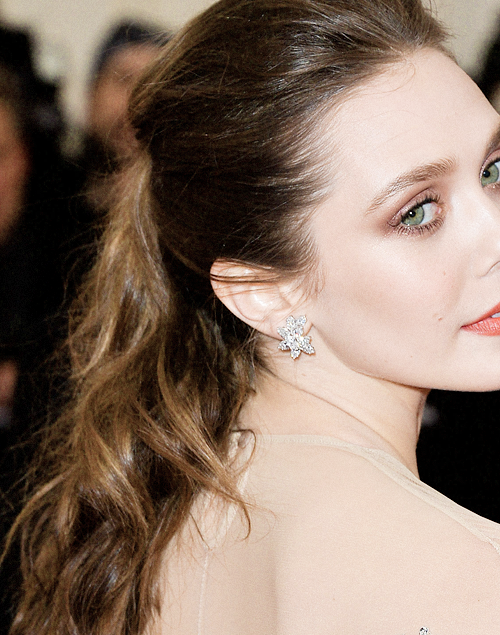 elizabeth olsen ears