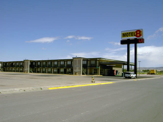 motel 8 laramie