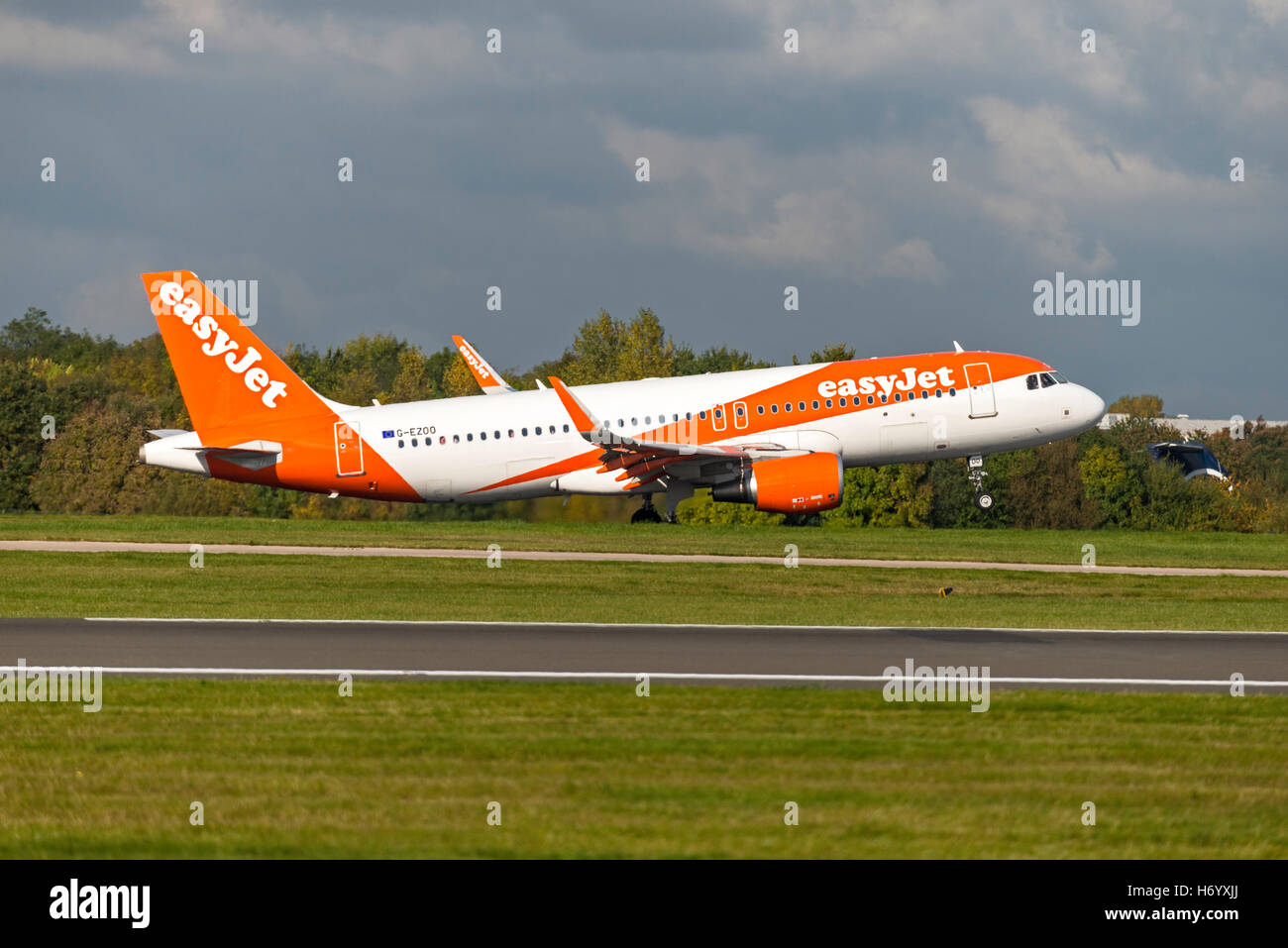 easyjet arrivals manchester