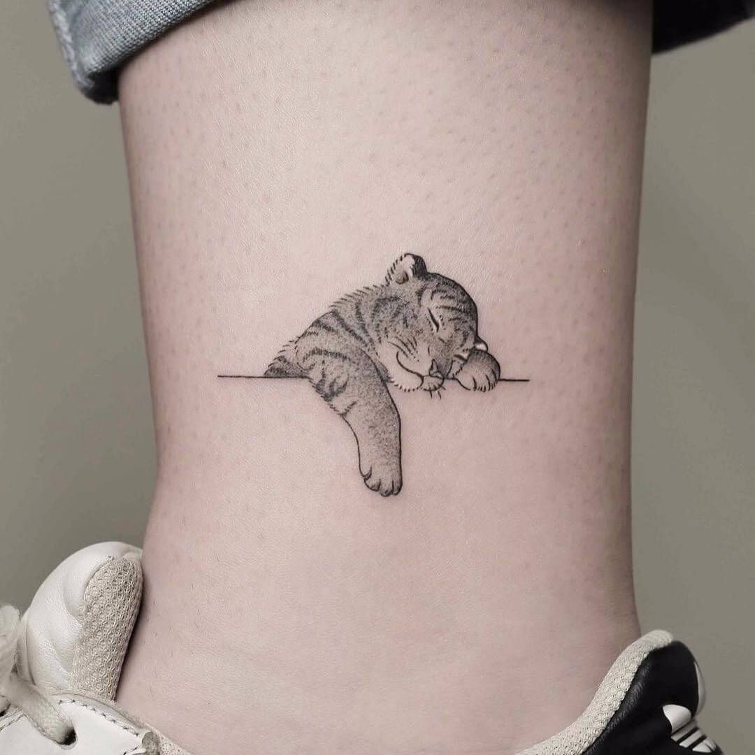 tattoo tigre minimalista