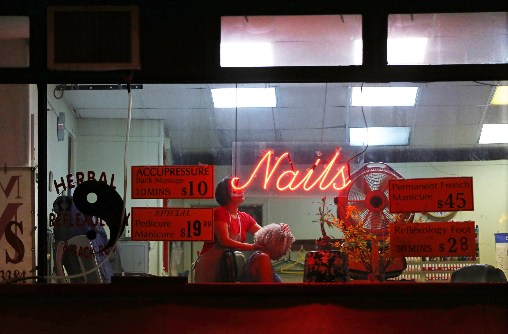 nail spa near me open late