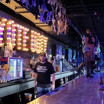 coyote ugly bar in nashville tennessee