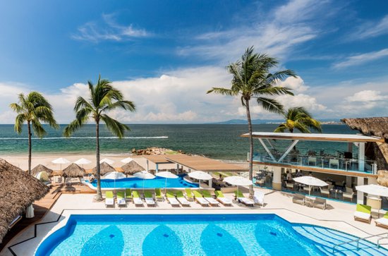 hotels in puerto vallarta near the malecon