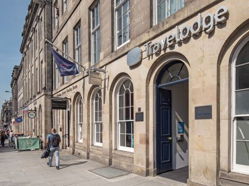 accommodation near waverley station edinburgh