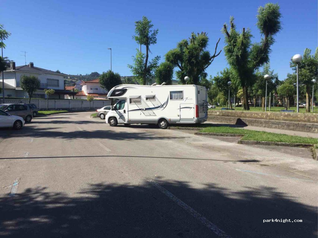 area autocaravana laredo