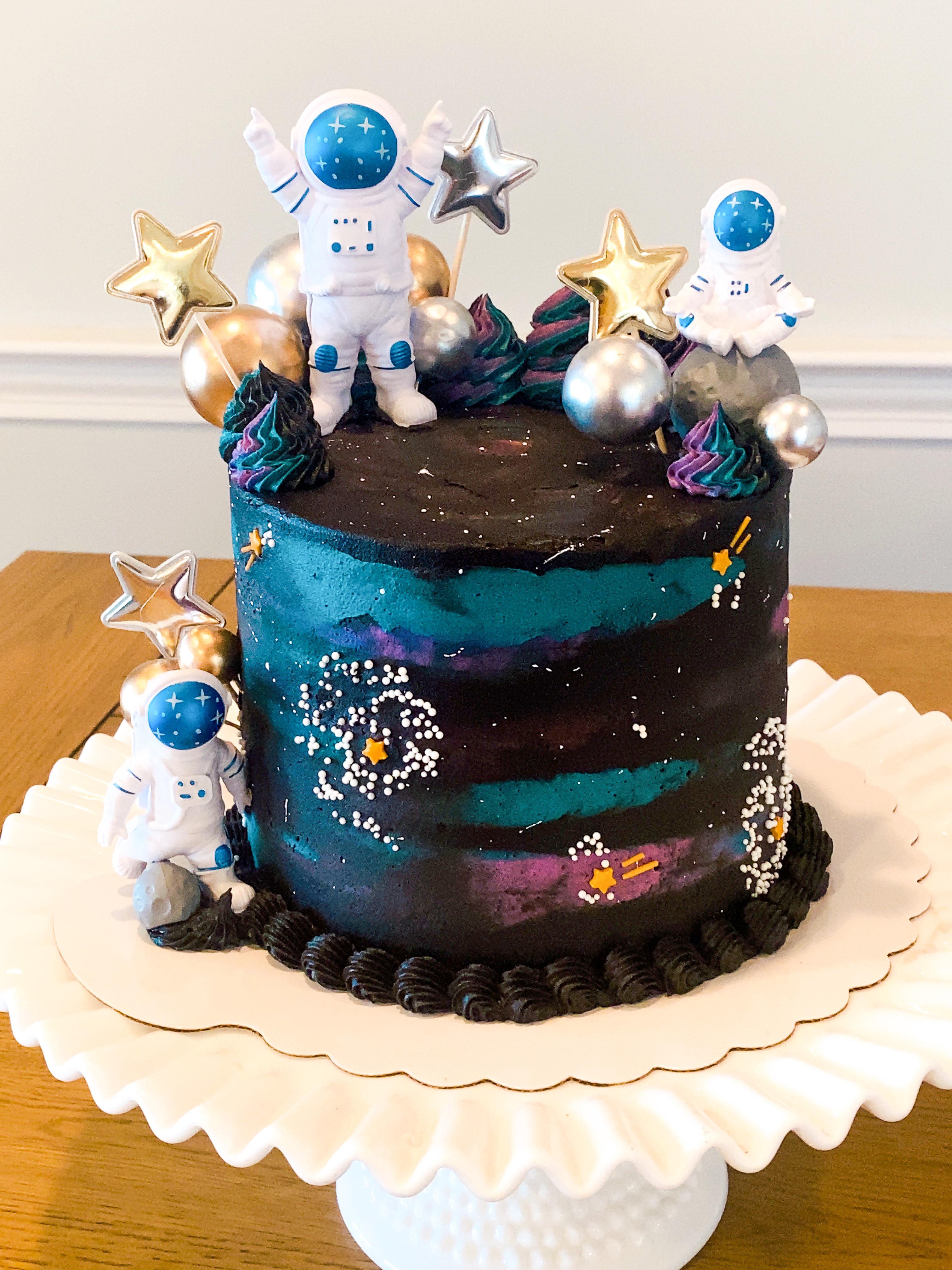 astronaut birthday cake