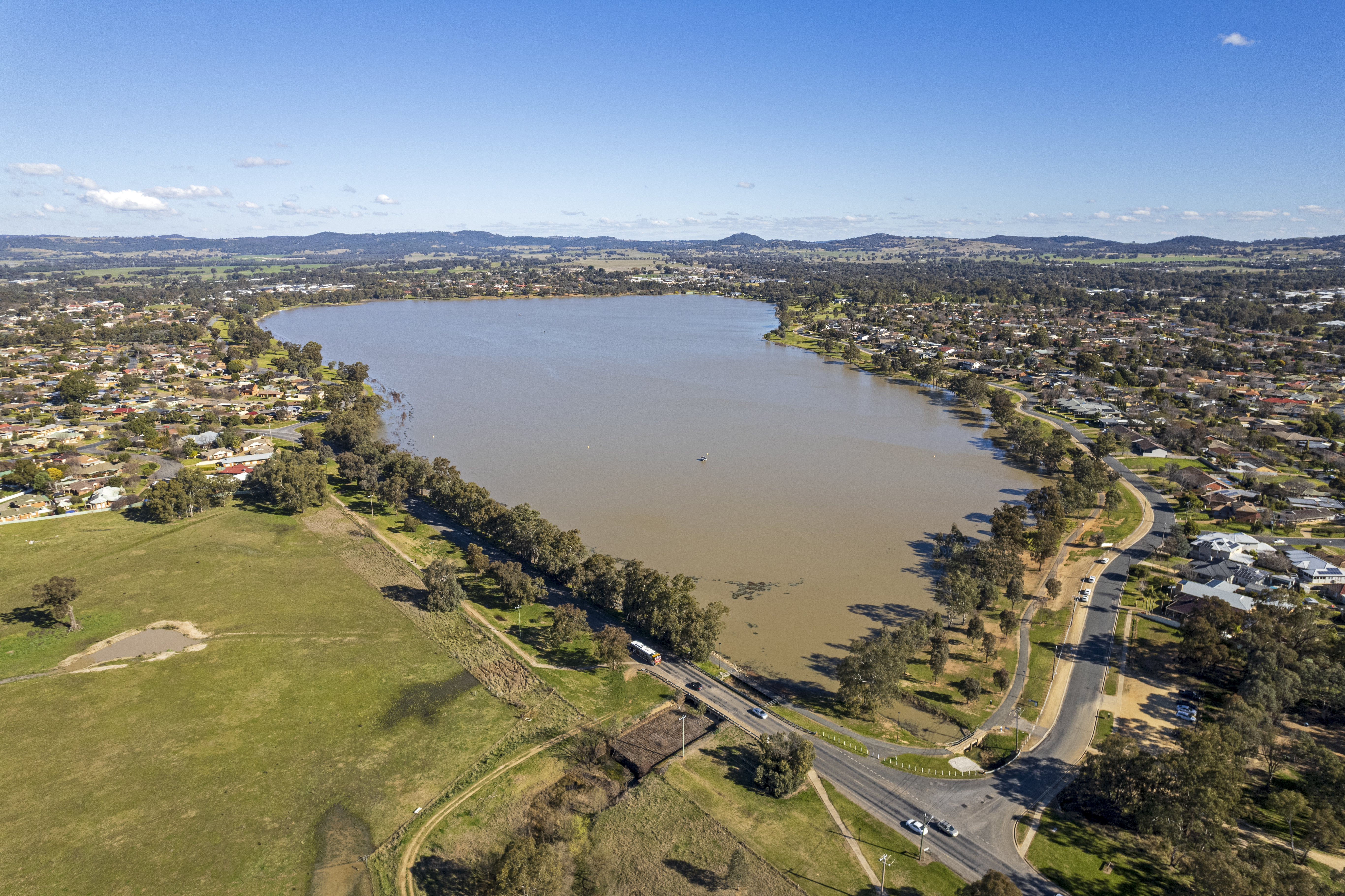 lake albert nsw 2650