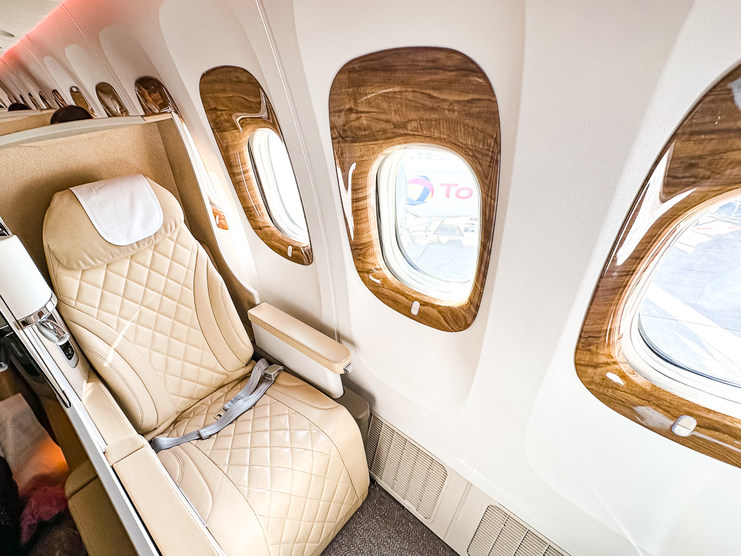 boeing 777 emirates business class