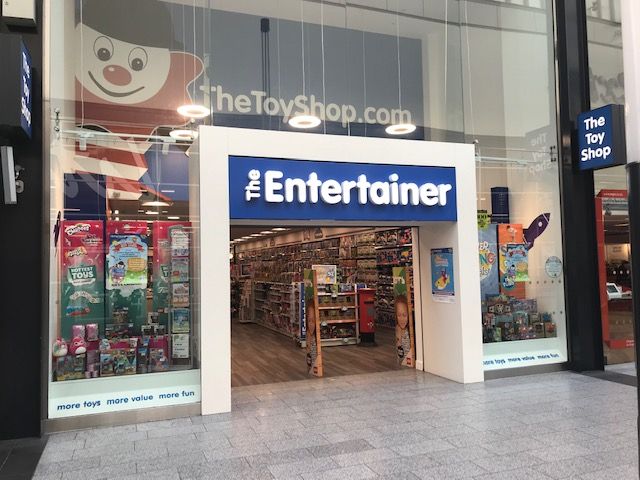 toy entertainer hull