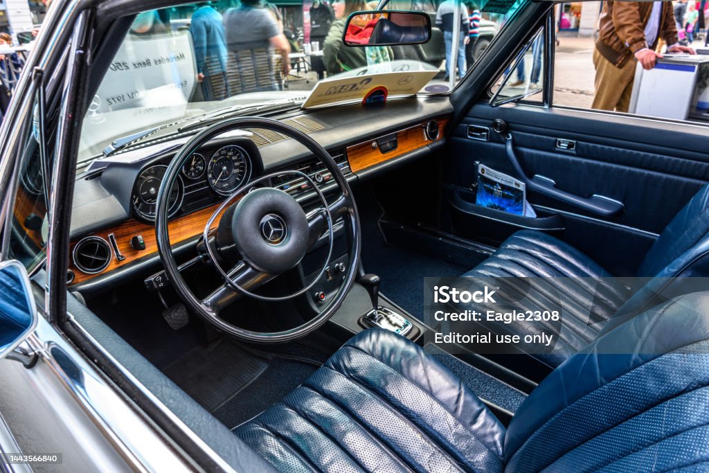 mercedes w114 interior