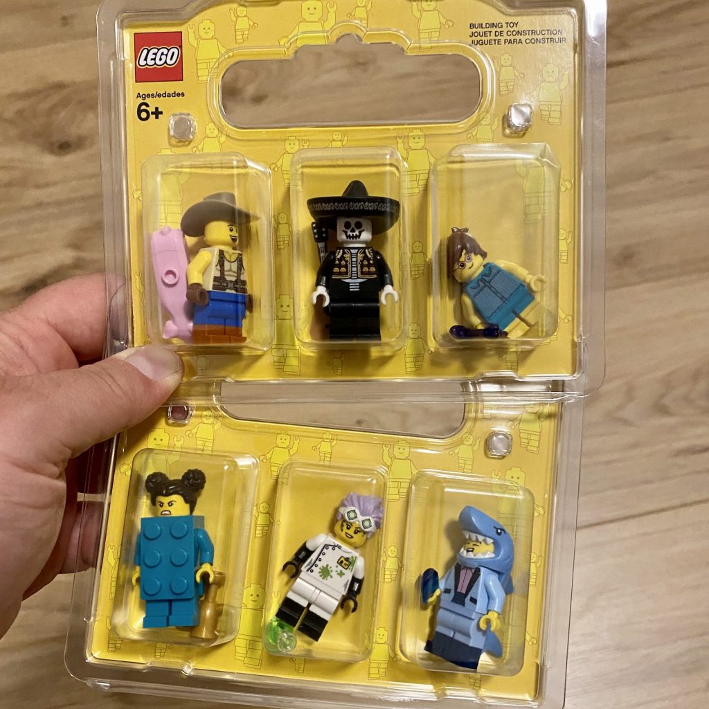 build a minifigure