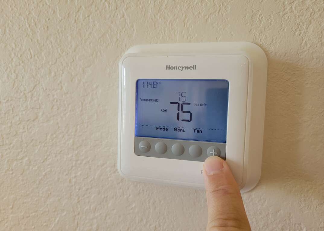 how to change battery on honeywell thermostat