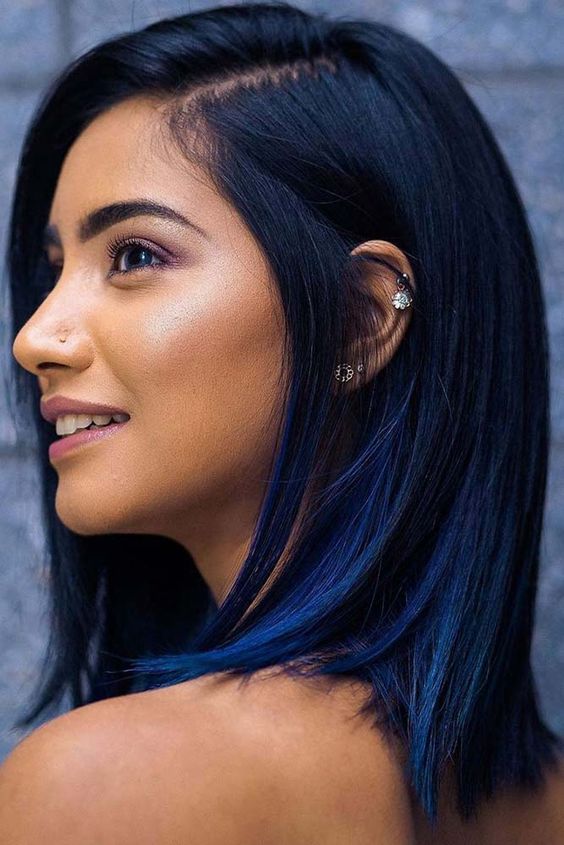 cabello azul rey