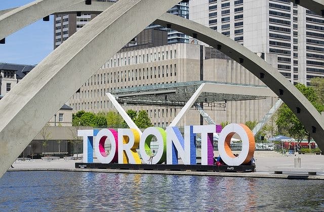 cheap flights to toronto