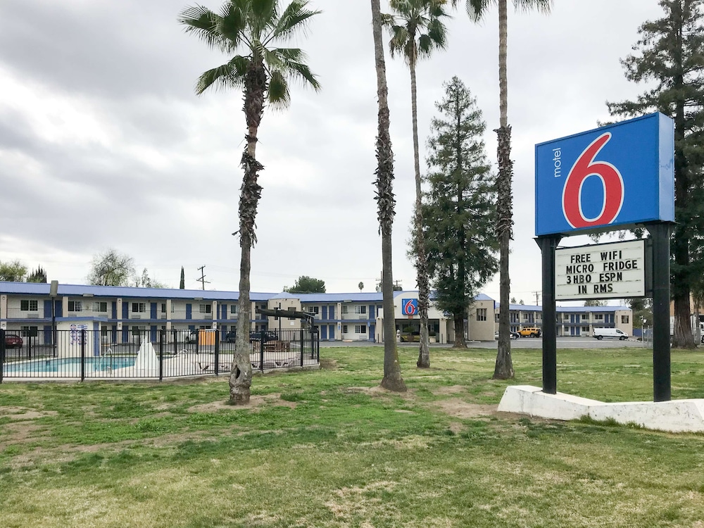 cheap motels visalia