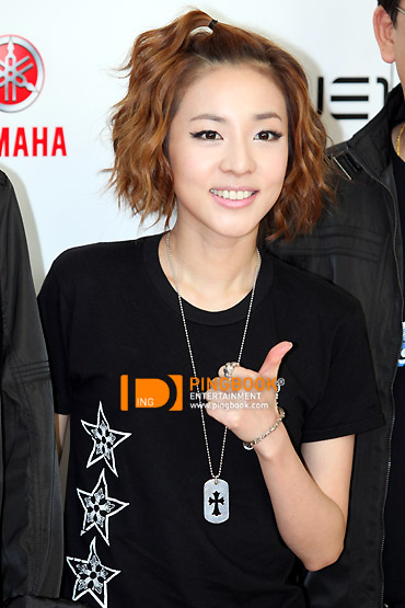 dara short hair