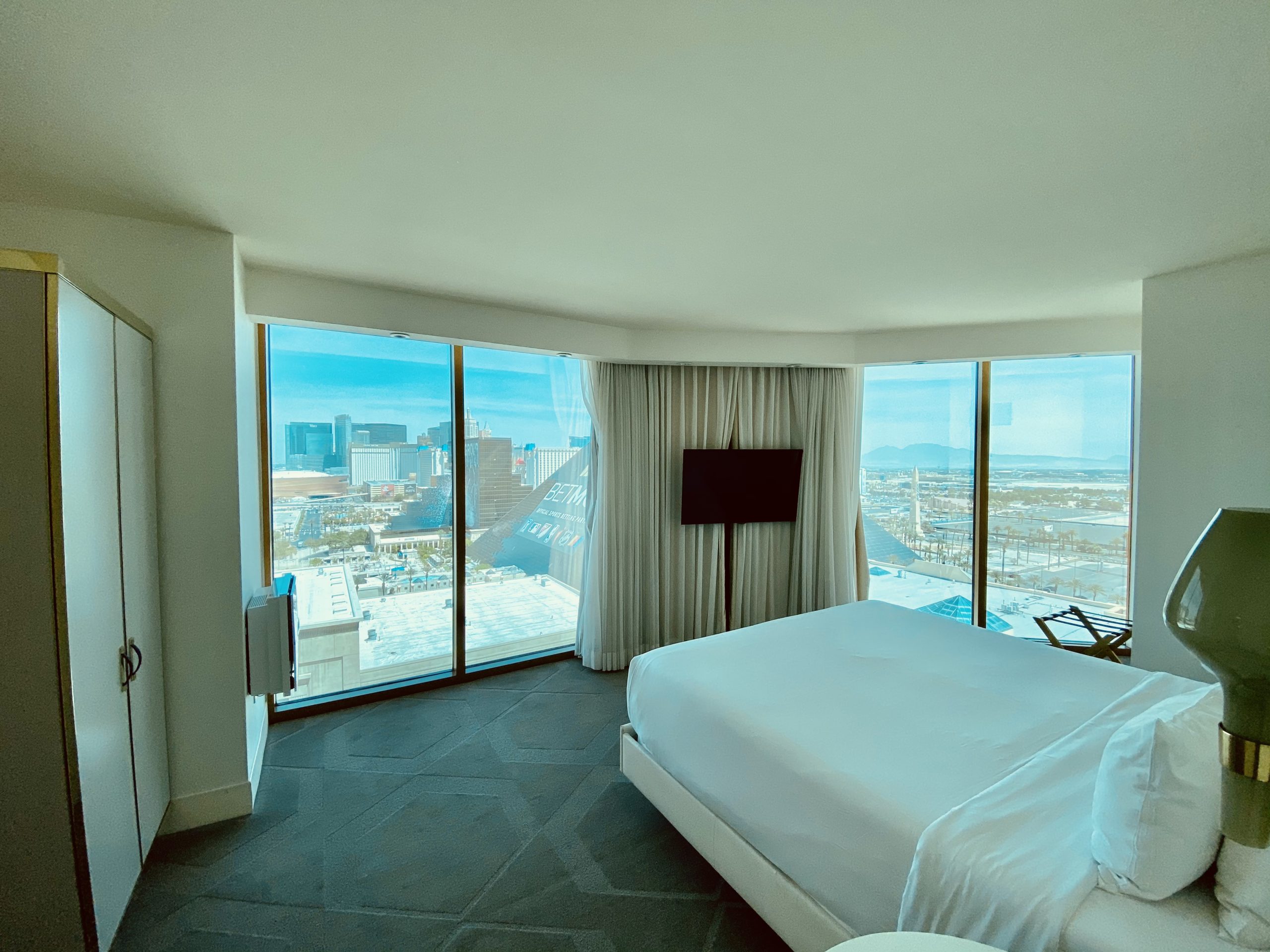 delano hotel vegas reviews