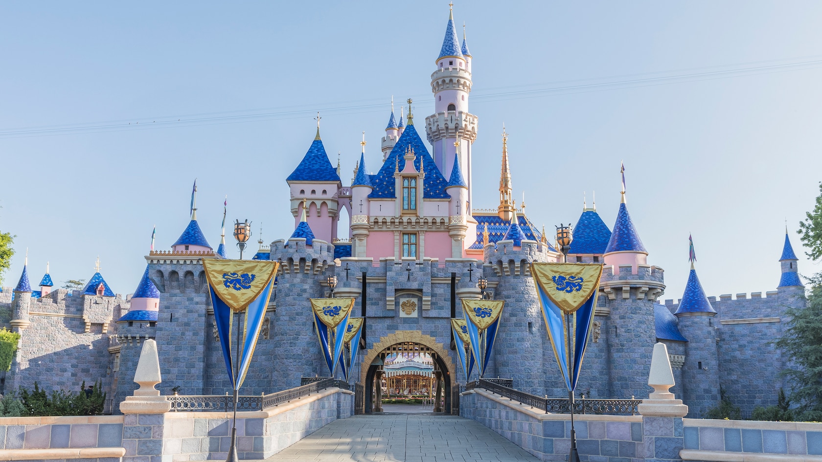 disneyland la opening hours