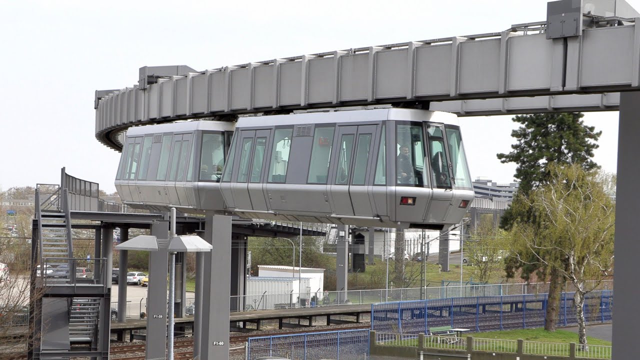 dusseldorf airport by train