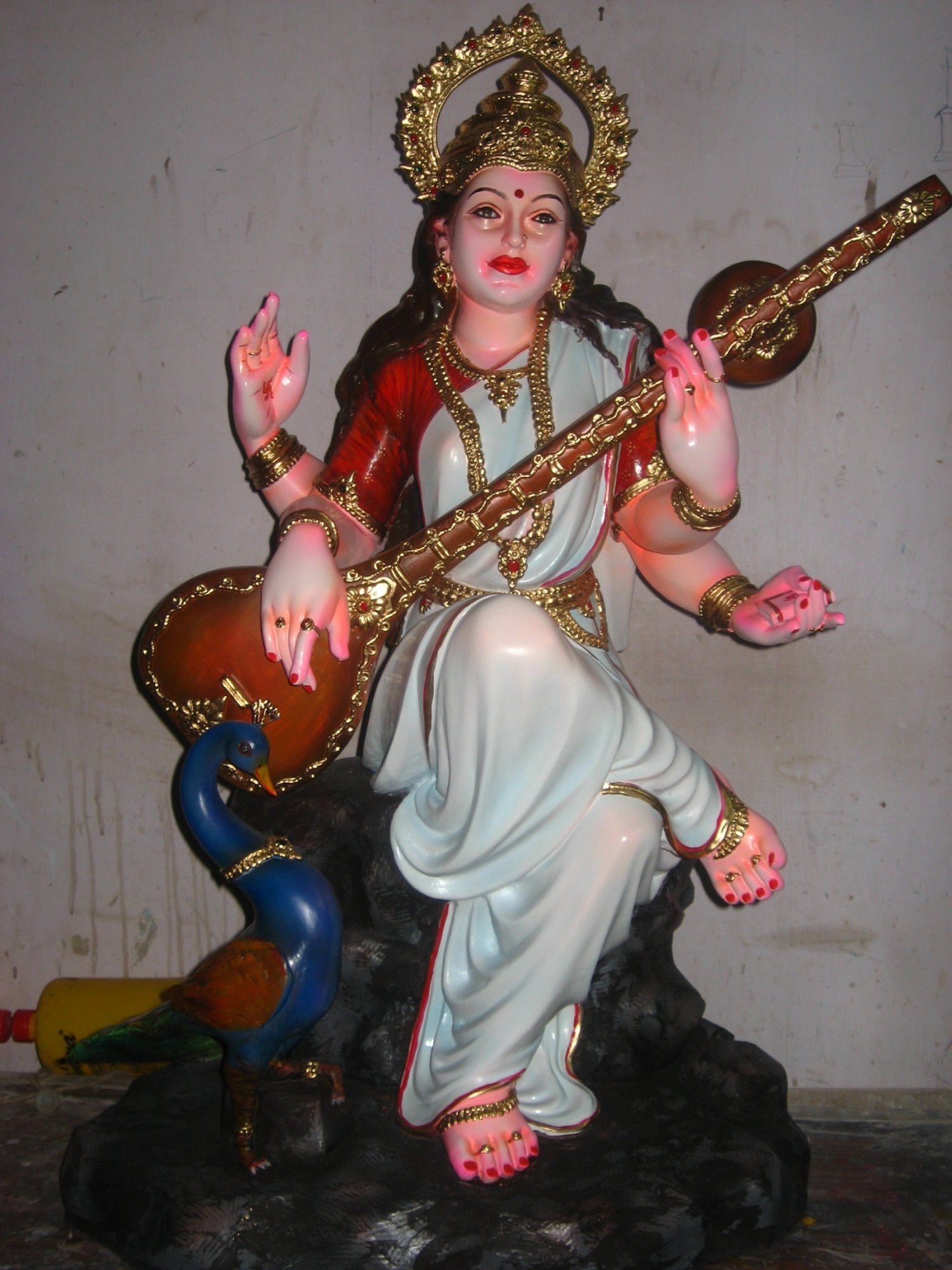 clay saraswati idol