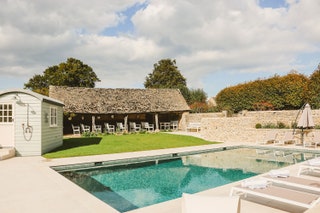 airbnb with swimming pool uk