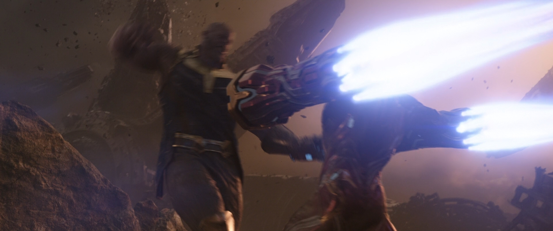 thanos punches iron man