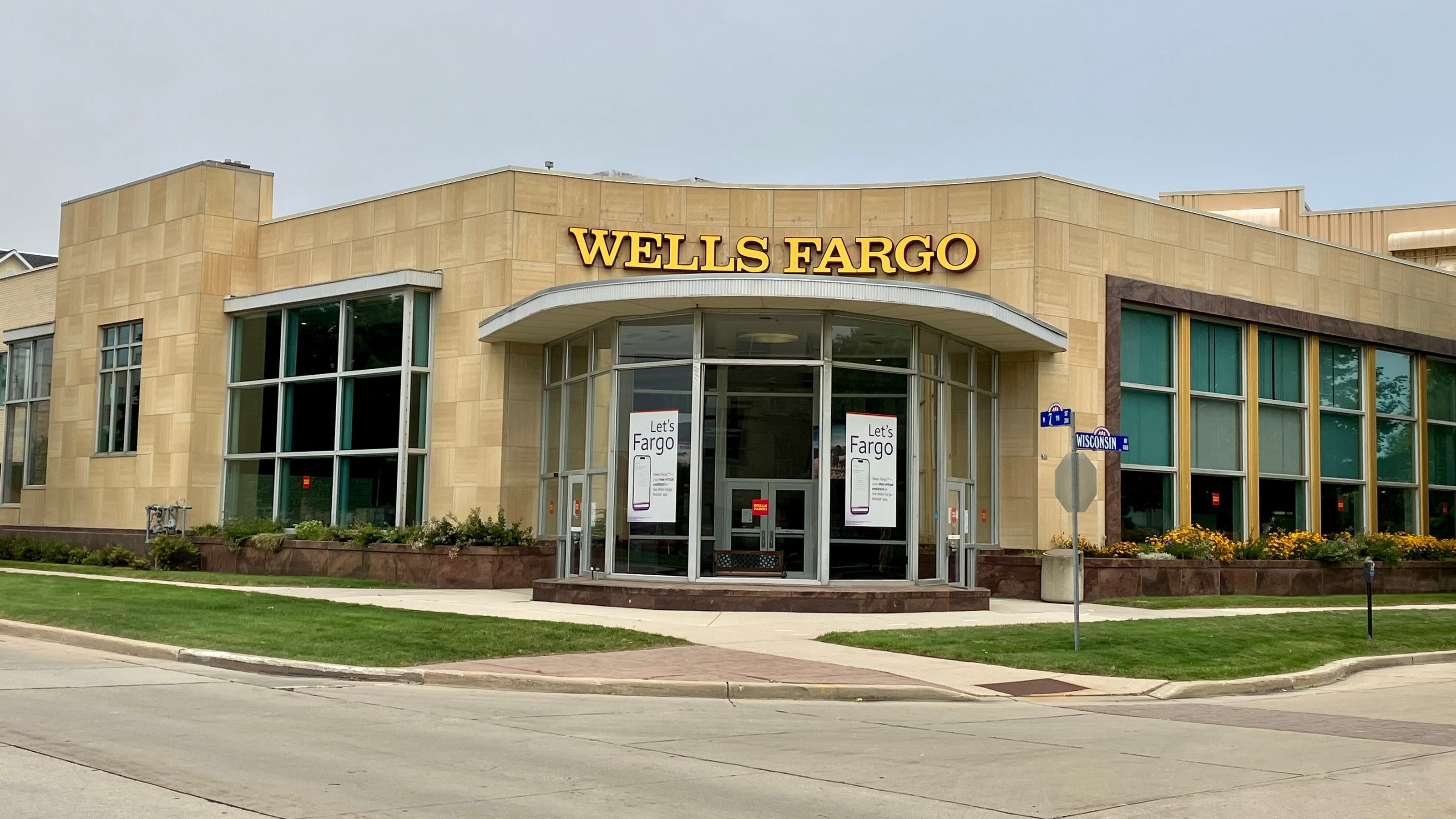 wells fargo branch office near me