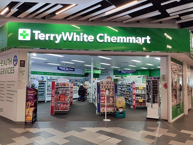 terry white chemist opening hours