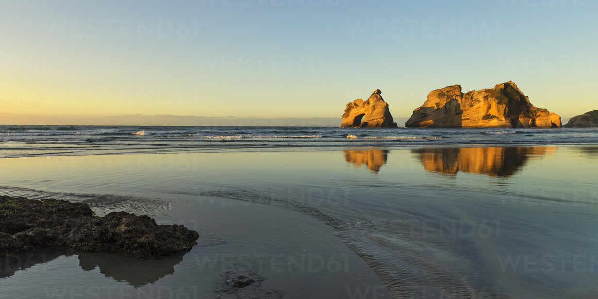 whakaari beach