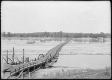 pontoon bridge meaning in hindi