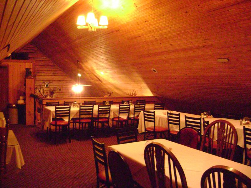 rustic oak cabin restaurant perry mo