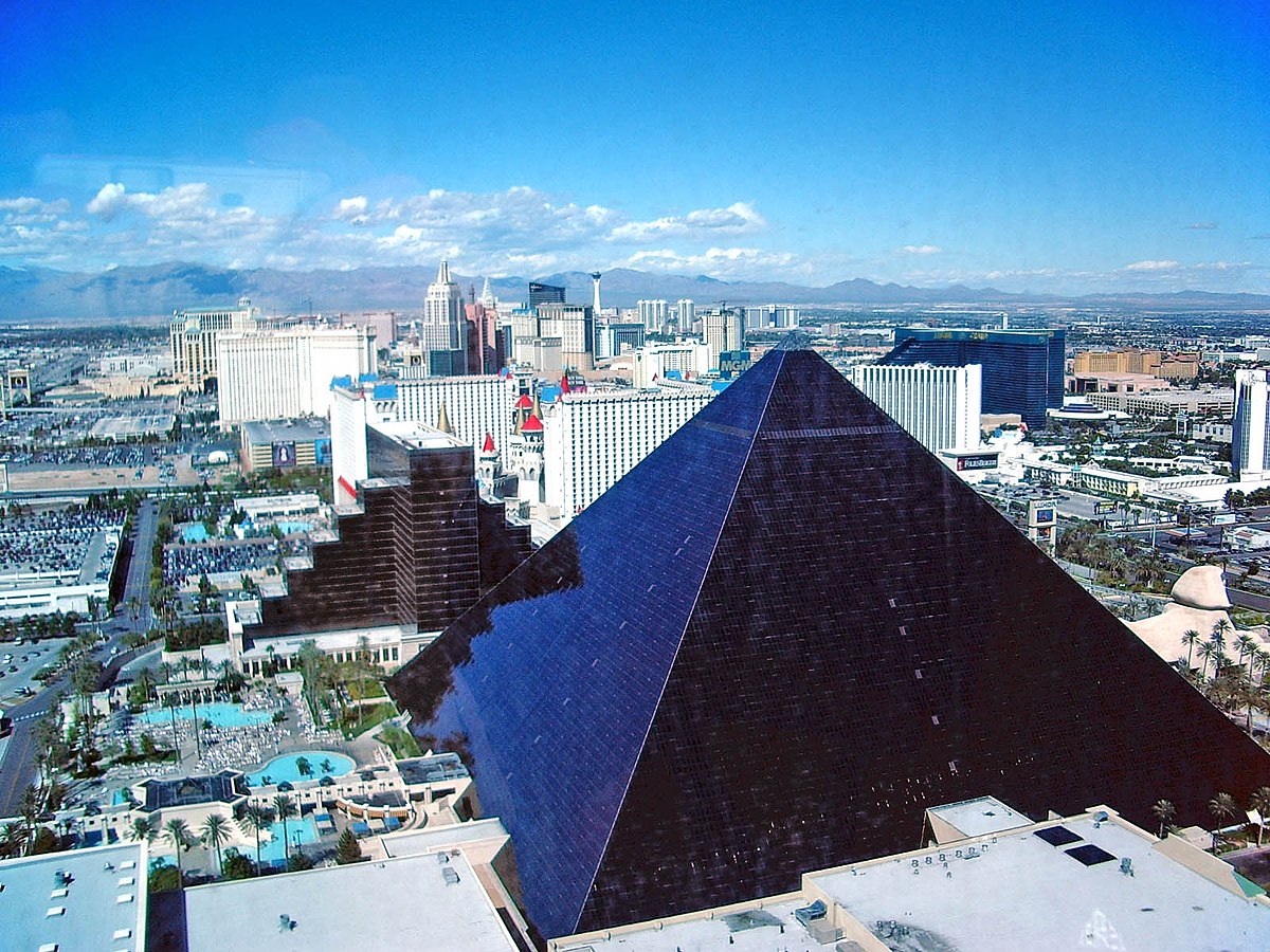 hotel luxor pyramid las vegas