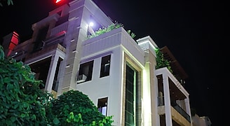 hotels in swaroop nagar kanpur