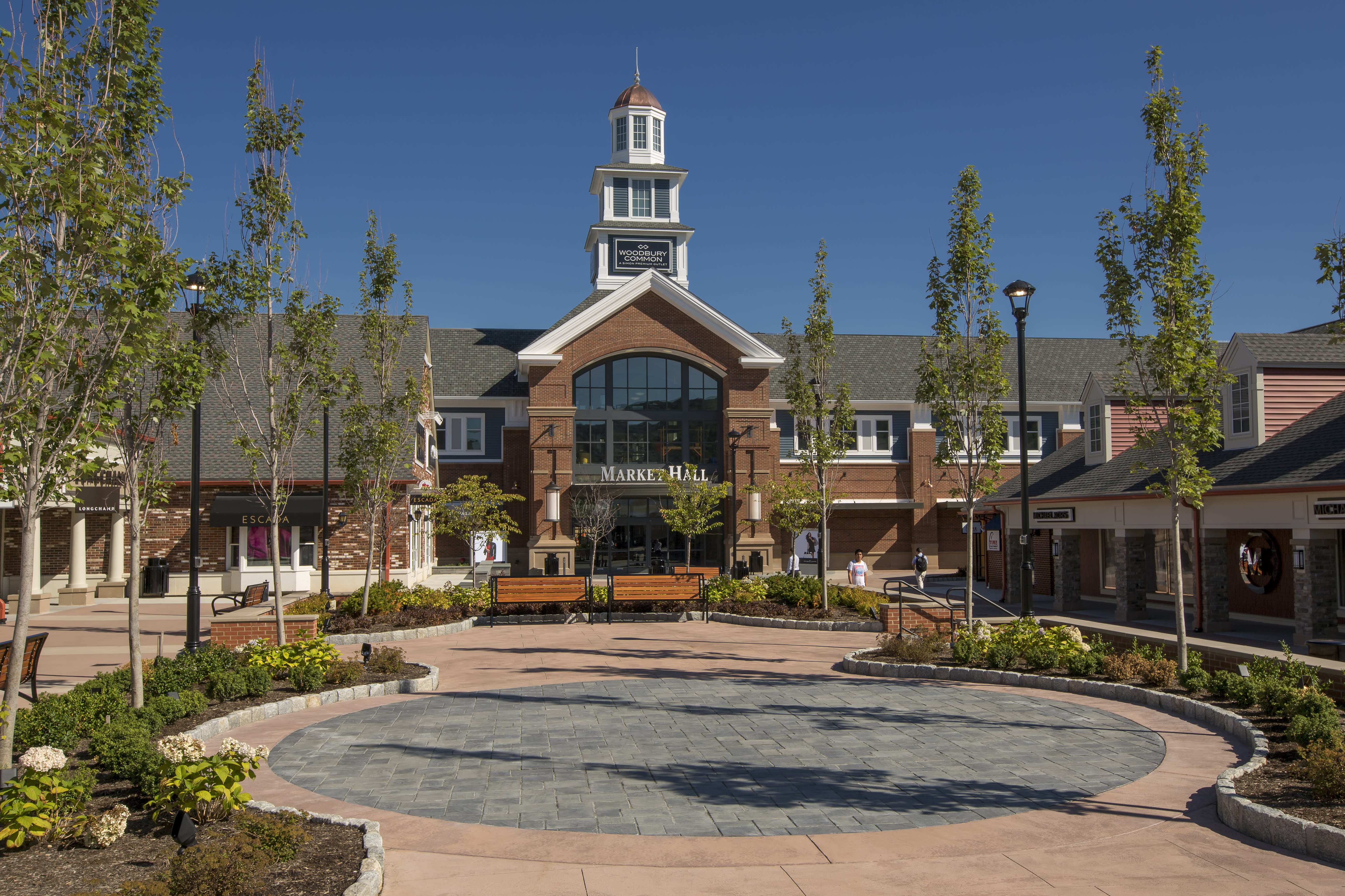 hotels near woodbury commons premium outlets new york