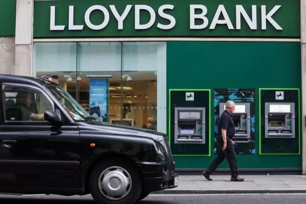 how can i sell my lloyds shares