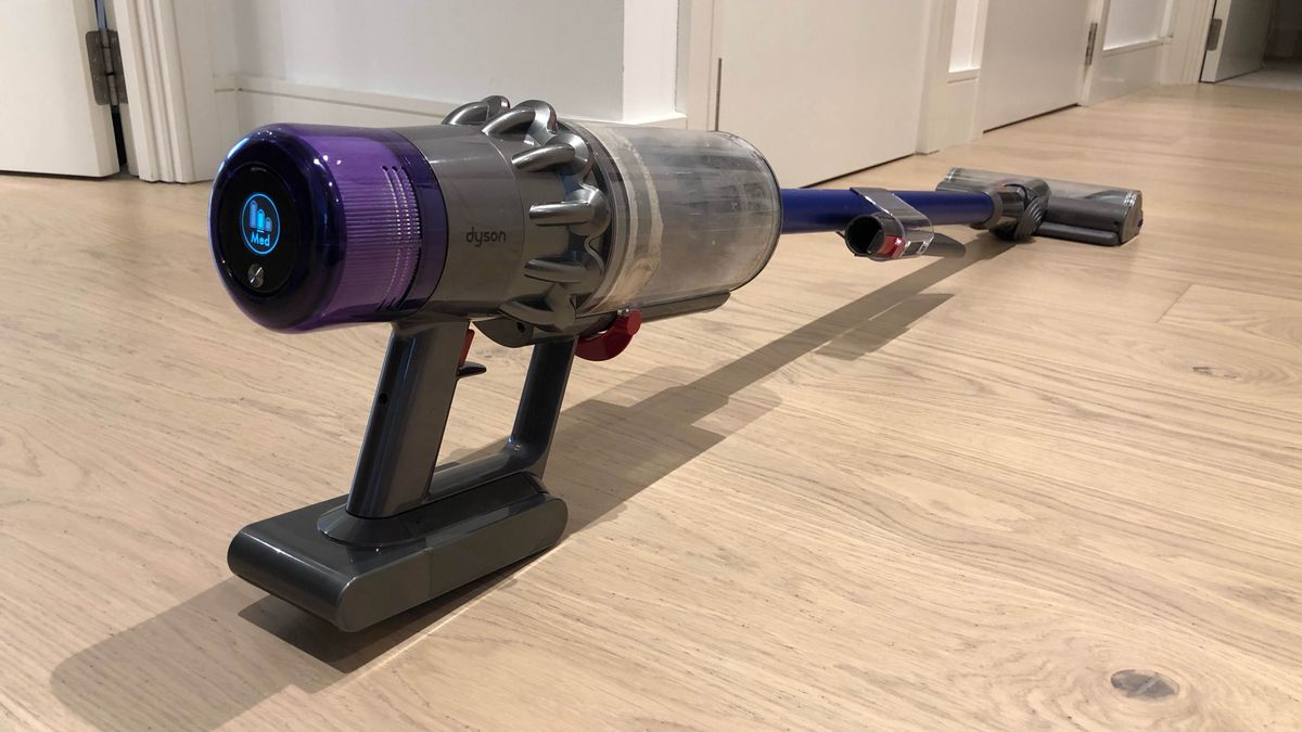 how to clean the head of a dyson vacuum