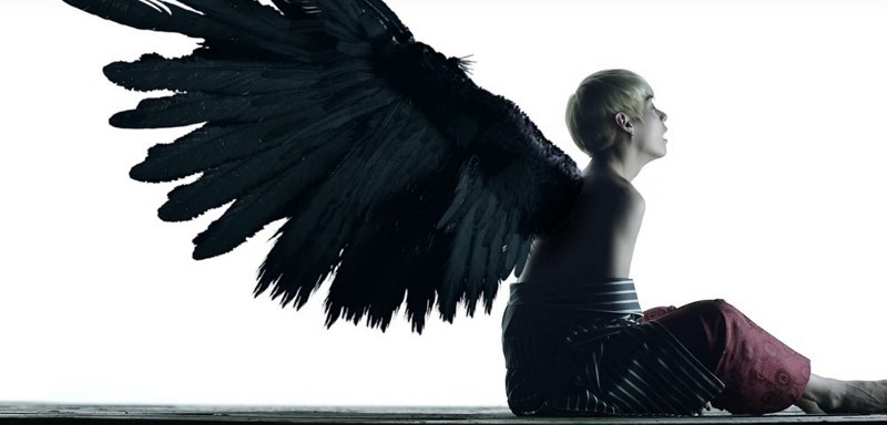 kim taehyung with wings