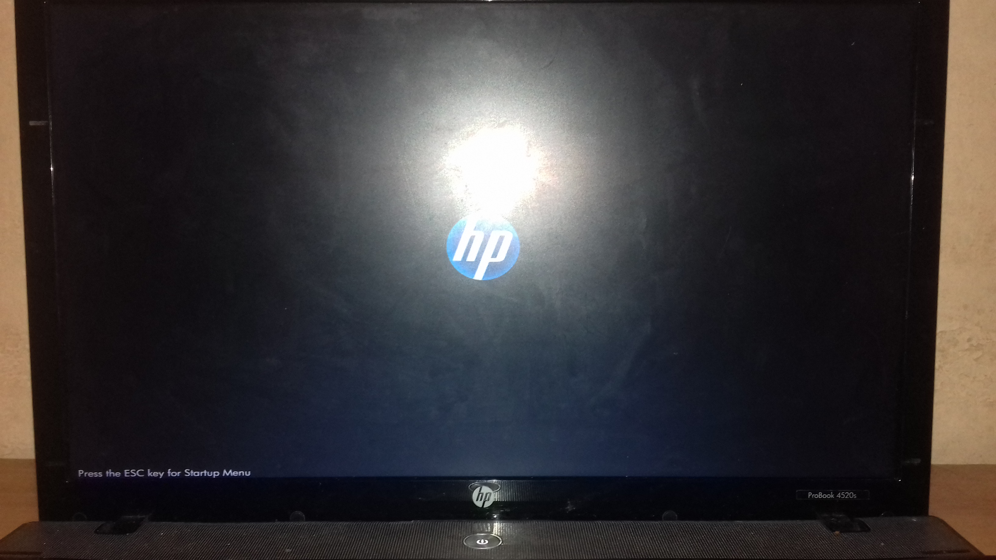 my laptop stuck on logo screen