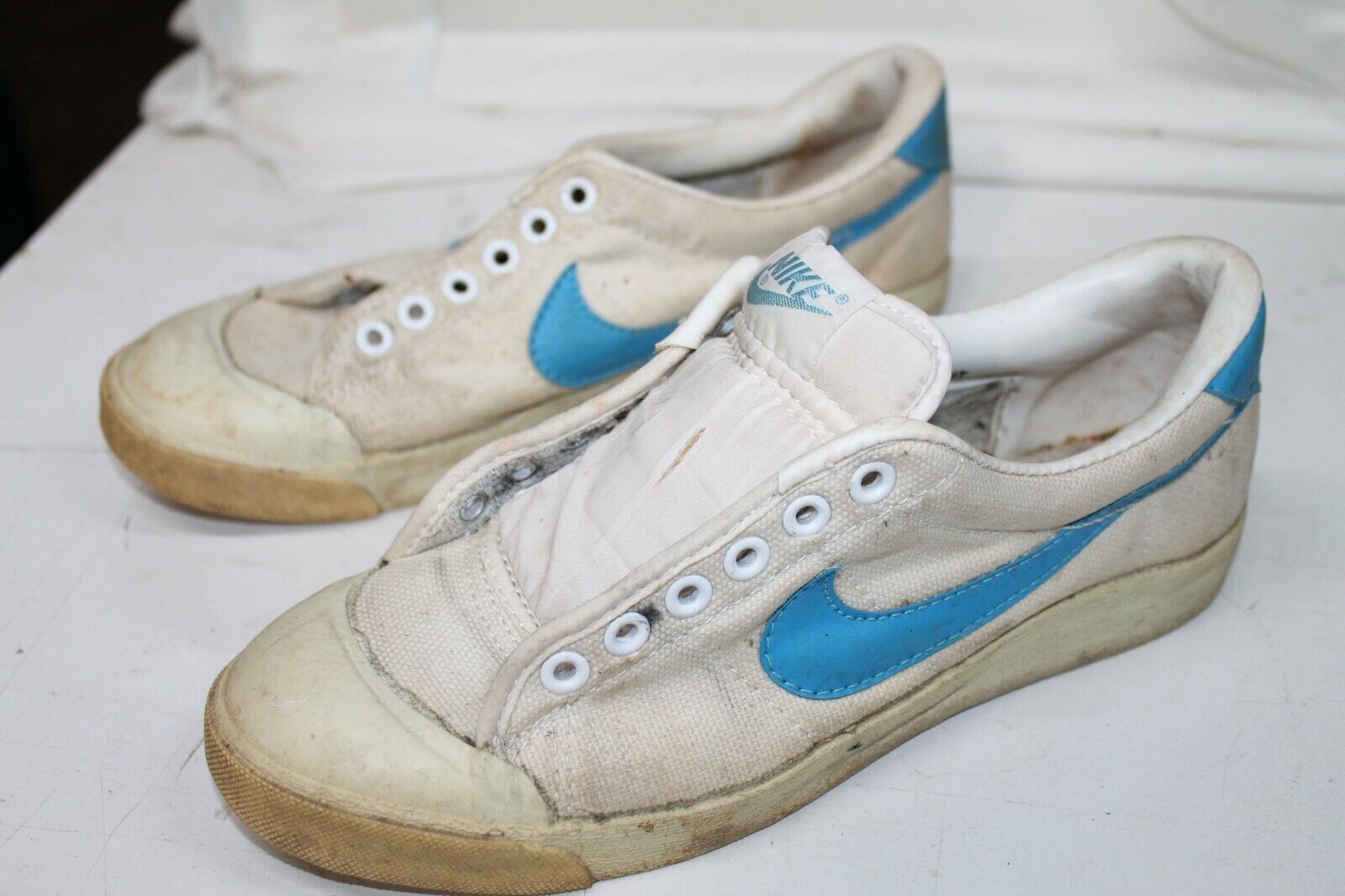 nike tennis shoes vintage