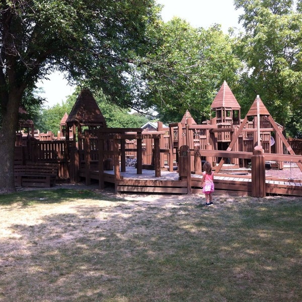 oaklandon play park