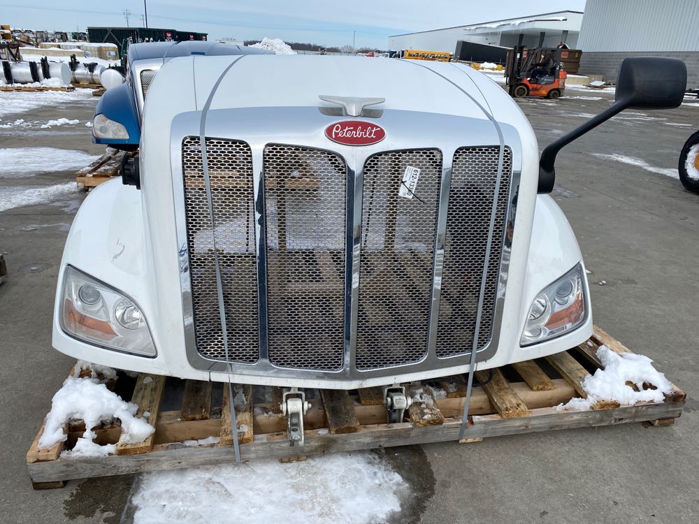 peterbilt 579 hood